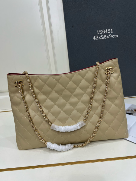 CHANEL 매트라세 다이아몬드 퀼팅 대형 토트백