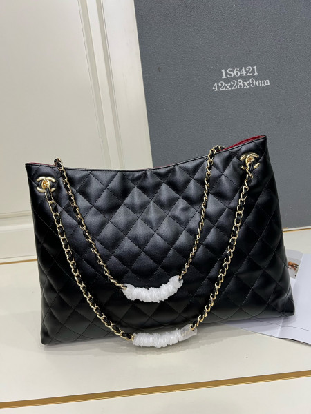 CHANEL 매트라세 다이아몬드 퀼팅 대형 토트백