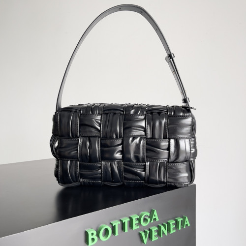 보테가 베네타(Bottega Veneta) 마티유 블라지(Matthieu Blazy) 숄더백