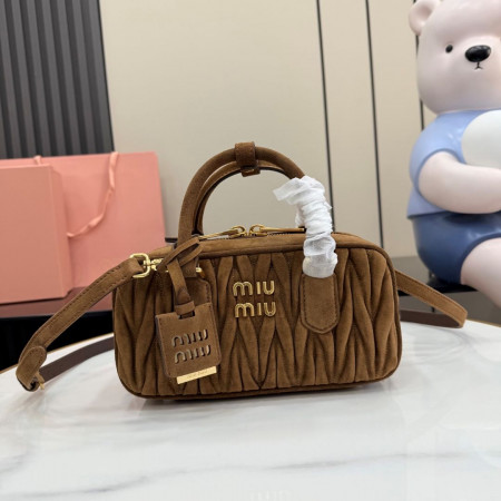 미우미우(Miu Miu) 아르카디(Arcadie) 스웨이드 보울링백