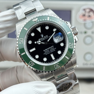 로렉스 서브마리너(Submariner) 126610 — 41mm 그린