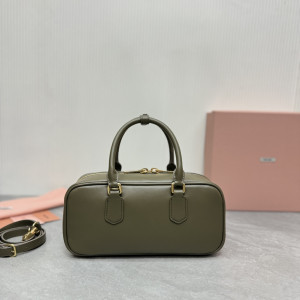 미우미우 아카디 볼링 핸드백 (27cm 중사이즈 올리브그린)