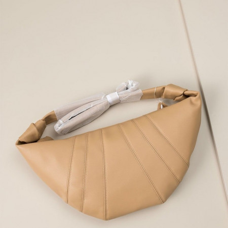 르메르 [LEMAIRE] 수입프리미엄급 25SS 르메르 미디엄 크로와상 백 소프트 나파 레더 베이지 빅백 #12136