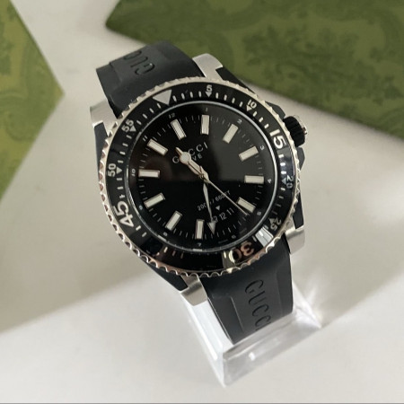 구찌 다이브 아날로그 쿼츠 블랙 다이얼 블랙 40mm