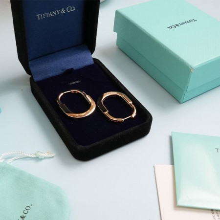 티파니앤코 락 로제 에디션 핑크 사피이어 이어링