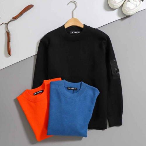 씨피컴퍼니 [ C.P ] 로고 패치 크루넥 코튼 니트 스웨터