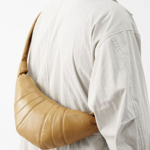 르메르 [LEMAIRE] 수입프리미엄급 25SS 르메르 크로와상 소프트 나파 레더 백 미디움 베이지 #12137